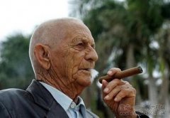 古巴“雪茄大王”罗瓦伊纳度过91岁生日