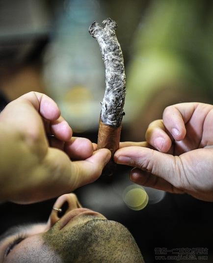 2015古巴雪茄节烧雪茄烟灰比赛