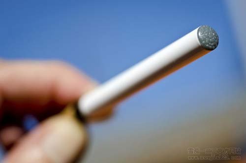 英老妇疑吸电子烟引爆氧气罐几乎丧身(附评)