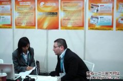 香港亚洲烟草博览会：VP公司工作人员接受烟草在线访问