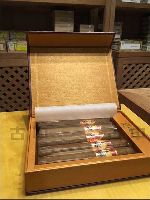 泰山巅峰6号哪里有卖的 泰山雪茄多少钱一盒 泰山新品多少钱一盒 泰山巅峰6号多少钱 泰山雪茄巅峰6 泰山巅峰2号价格 泰山巅峰六号价格 泰山巅峰5号图片 泰山雪茄巅峰6 价格 1 2 3 4 5 6 7 8 下一页>