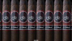 来自多米尼加拉弗洛尔La Flor Dominicana的较小的La Volcada拉沃尔卡达