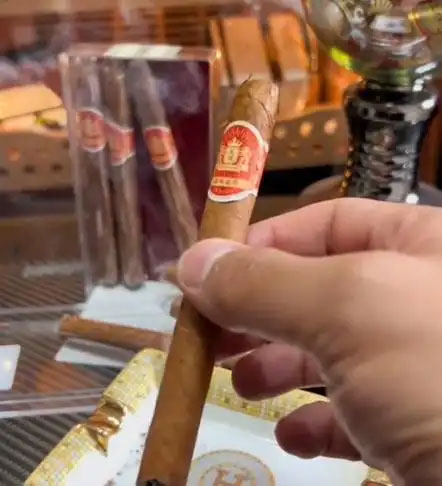 王冠 原味2号 英文全称:Wangguan Original No.2 Machine‑made Cigar